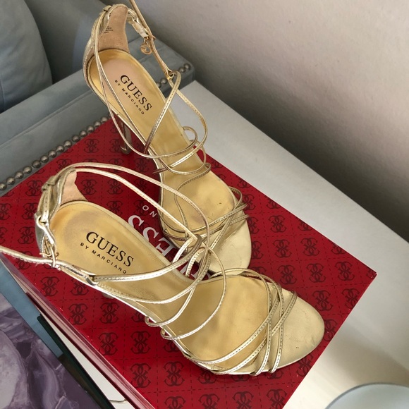 GUESS BY MARCIANO gold leather heels - Picture 4 of 4